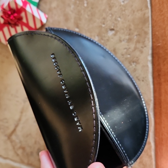 Marc by Marc Jacobs black hard shell eyeglass/sunglasses holder - Picture 9 of 11